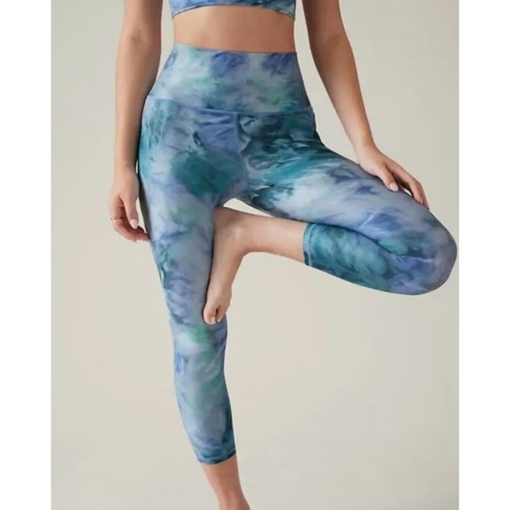Athleta Salutation Stash (pockets) Capri Sz XS - Chrome Blue Solarize